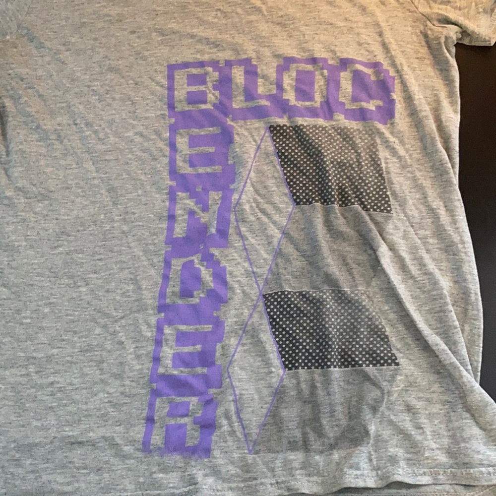 Small light grey t-shirt
